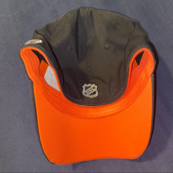 NHL Flyers Hat - Picture 4 of 6